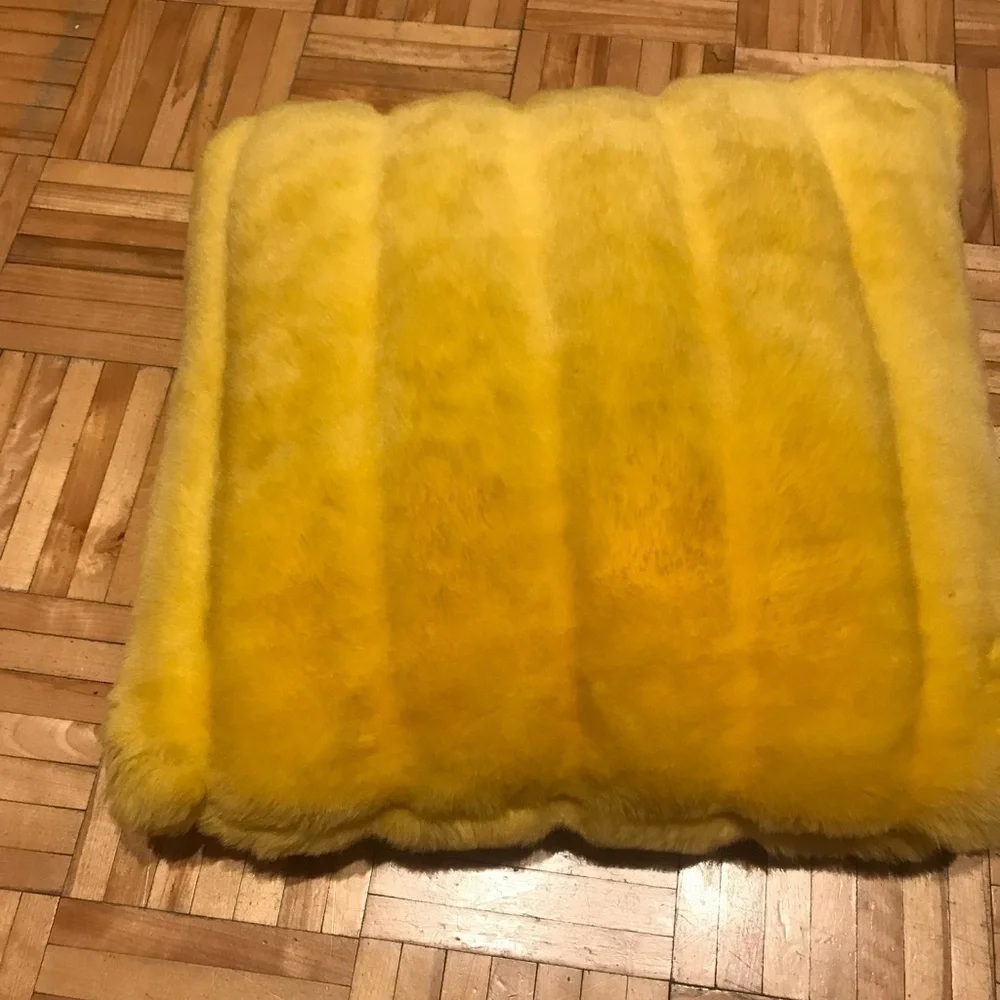 Home decor faux fur pillows nwot - Picture 2 of 6